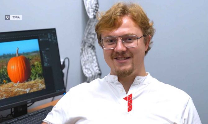 Тульский ветеран СВО научился рисовать после ампутации обеих рук