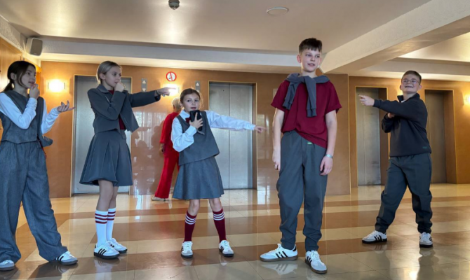 Две тульские команды борются за выход в полуфинал Юниор-лиги КВН