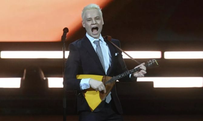 SHAMAN сыграл на балалайке и спел частушки в Кремле