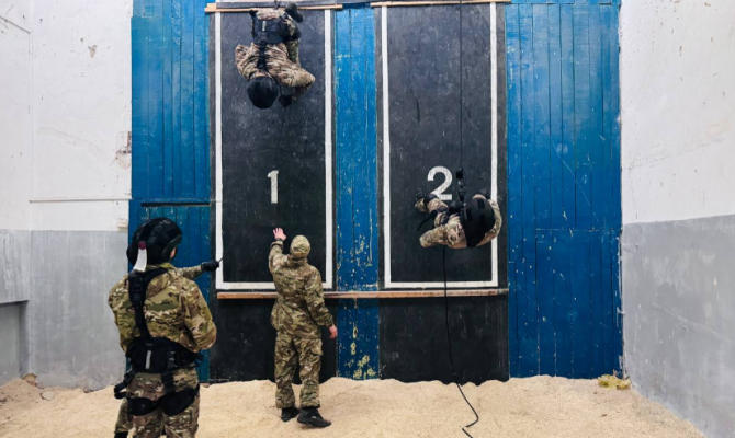 Тульские судебные приставы освоили навыки высотных работ