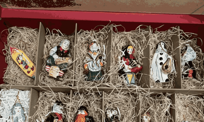  В Туле новогодние игрушки продают за 210 тысяч рублей