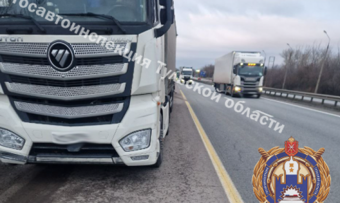 Водитель "Хендая" в Ефремове не справился с управлением и столкнулся с грузовиком