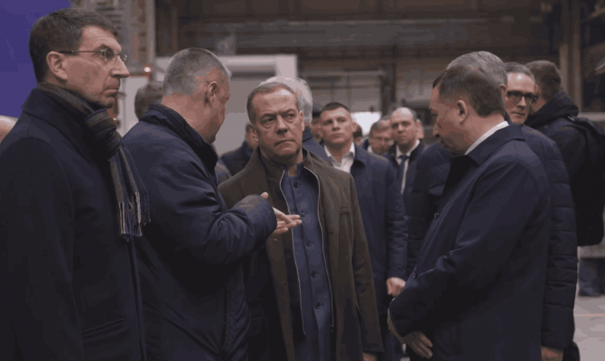 Дмитрий Медведев посетил ЦФО для контроля исполнения госзаказа и поставок вооружений