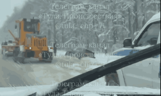 Под Тулой автомобиль улетел в кювет