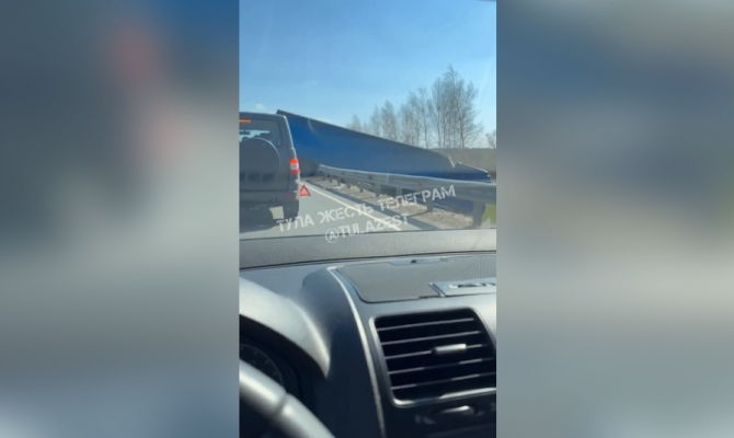 На трассе М4 под Тулой погиб водитель "Приоры" после столкновения в фурой