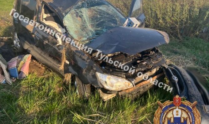 Под Тулой иномарка улетела в кювет и перевернулась