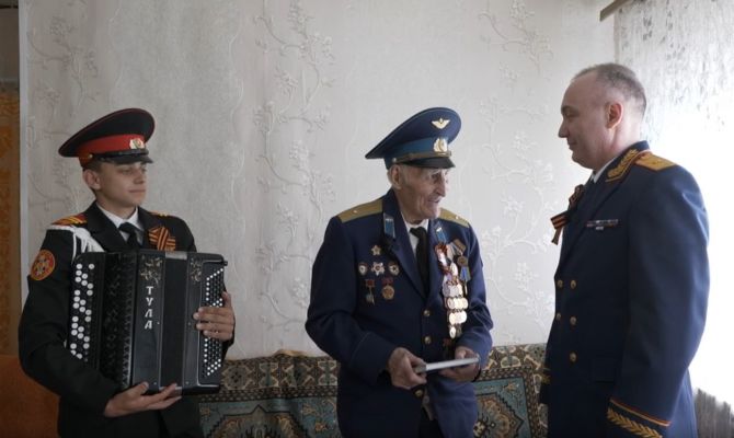 Руководитель тульского следкома навестил ветерана Великой Отечественной войны