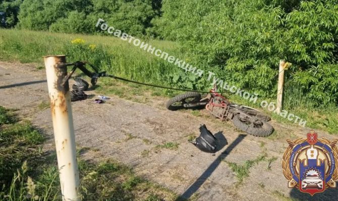 В Щекинском районе 12-летняя девочка на кроссовом мотоцикле въехала в металлический трос