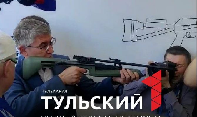 Дмитрий Миляев на форуме «Инженеры будущего» испытал вооружение концерна «Калашников»