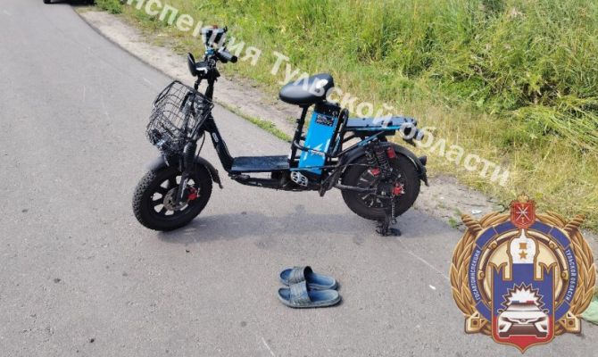 В Кимовском районе пьяный электровелосипедист упал с транспорта