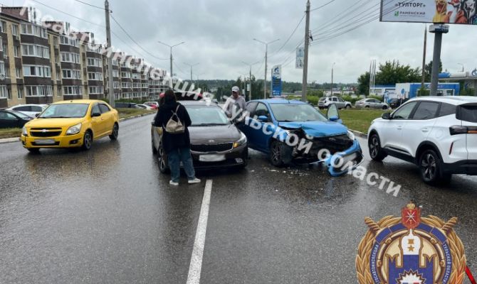 В Новомосковске  в ДТП между «KIA Cerato» и «Ford Focus» пострадал ребенок