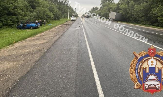 В Плавском районе на трассе М-2 «Крым» легковушка попала ДТП с грузовиком