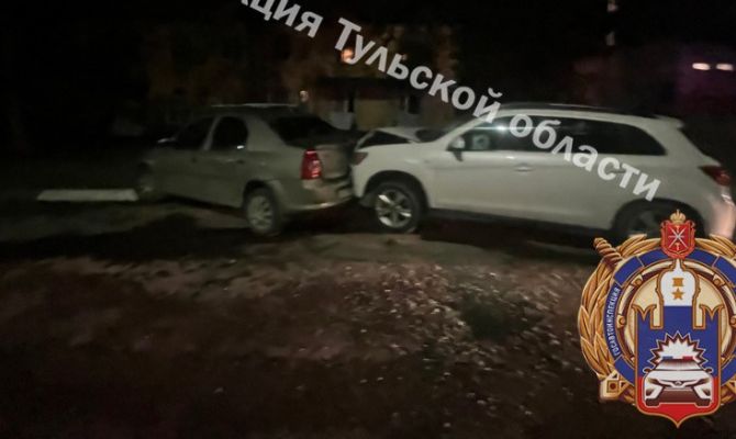В Туле Mitsubishi врезался в стоящий автомобиль
