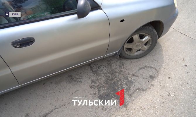 В Туле машину облили кислотой