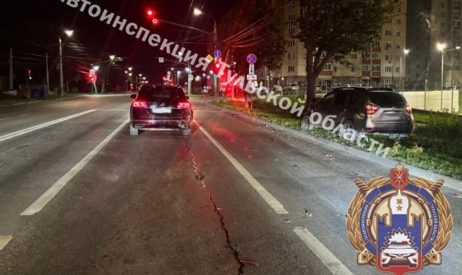 В Туле водитель без прав на «Ниссане» врезался в дерево 
