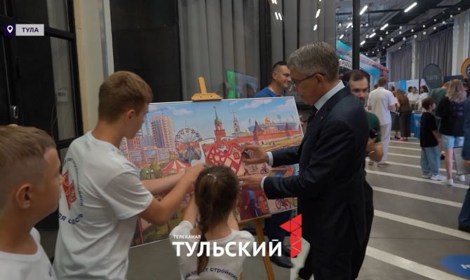Тульские школьники показали Дмитрию Миляеву города будущего