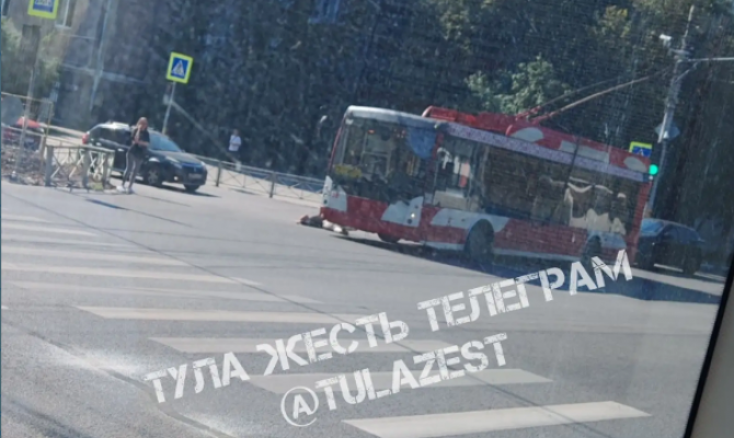 На проспекте Ленина в Туле троллейбус сбил мужчину