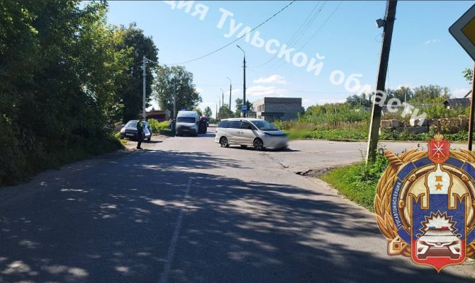 В Донском перевернулся автомобиль с ребенком