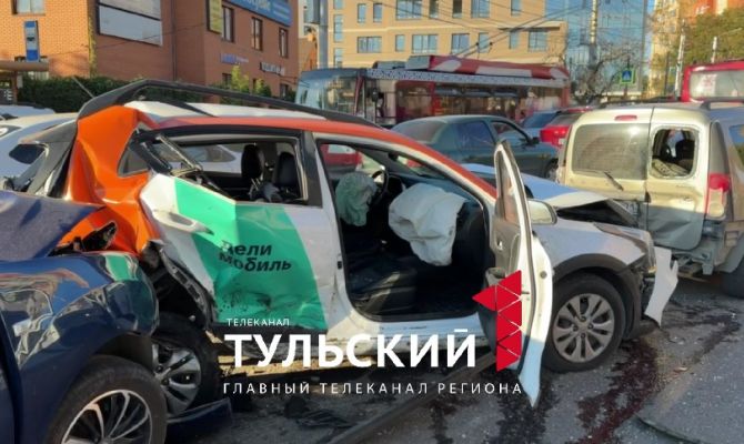 Стали известны данные о пострадавших в массовом ДТП на Дмитрия Ульянова 