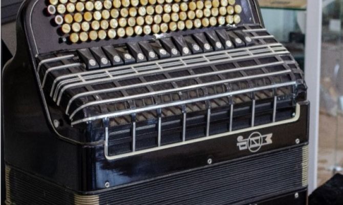 В тульском музее гармони "Деда Филимона" появился редкий баян «Мир»