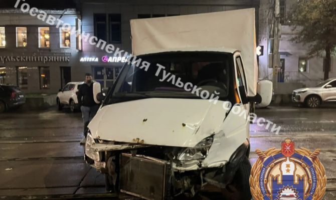 В Туле Changan столкнулся с «Газелью» на улице Октябрьской