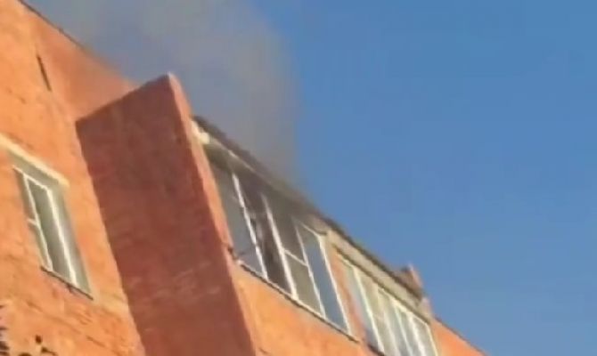 В Липках пожар уничтожил балкон квартиры на пятом этаже