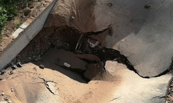 Очевидцы: «В Туле на улице Курковой провалился тротуар»