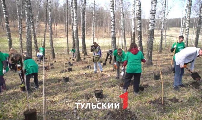 «Сохраним Ясную Поляну для будущих поколений»: в усадьбе высадили 300 саженцев