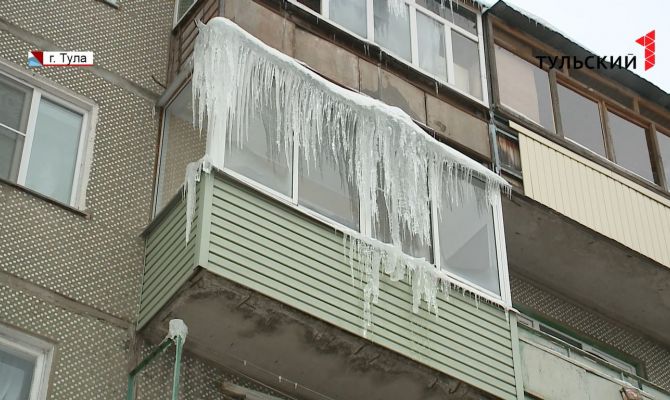 Трое жителей Тульской области этой зимой получили травмы из-за падения наледи с крыш