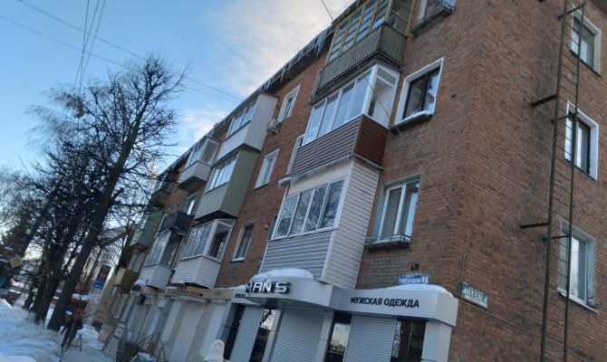 Падение льда с крыши на ребенка в Узловой: УК дважды выдавались предписания об уборке снега