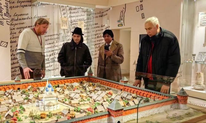 Известный афганский художник посетил тульские музеи