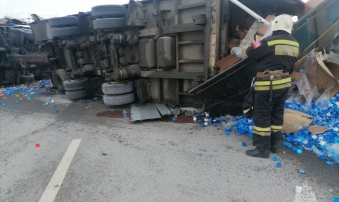 В Веневском районе на трассе М-4 «Дон» перевернулась фура