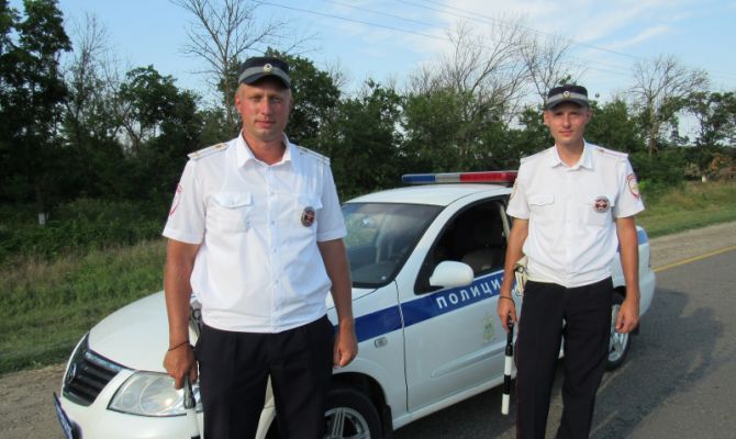 В Ейске сотрудники Госавтоинспекции спасли на дороге маленькую тулячку