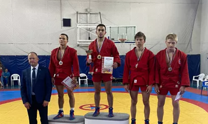 Тульский спортсмен завоевал золото на Всероссийском турнире по самбо
