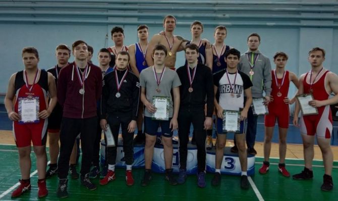 В Туле состоялось первенство области по греко-римской борьбе