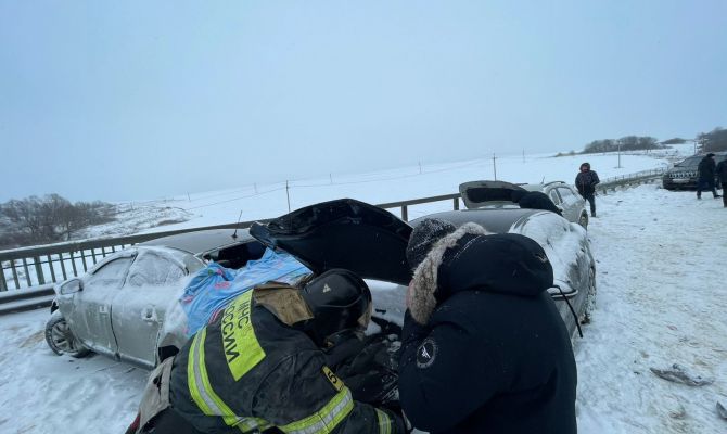 Пострадавших в массовом ДТП под Тулой пришлось спасать с помощью специального инструмента "СПРУТ"