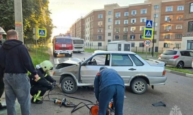 В Донском на улице Молодцова горел грузовой автомобиль