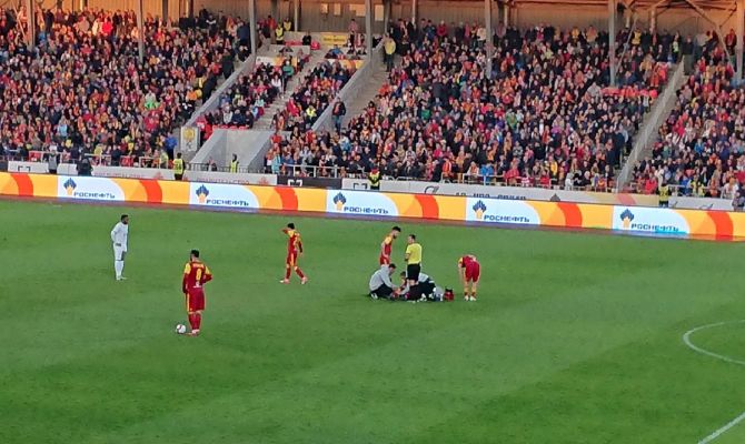 Матч "Арсенал" - "Локомотив": на поле происходит жесткая борьба