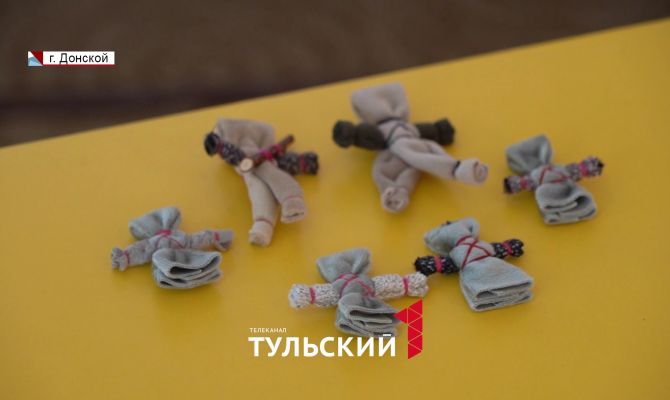 В Донском воспитанники детского сада делают куклы-обереги для бойцов СВО
