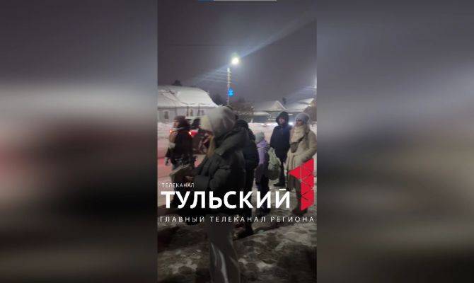 Туляки пожаловались на толпы на остановках общественного транспорта