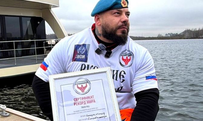 Потерявший ноги тульский десантник руками отбуксировал 59-тонную яхту и установил рекорд мира