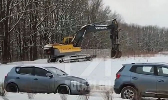 Туляки пожаловались на строительную технику у себя во дворе