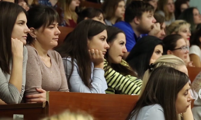 Названы самые востребованные среди студентов профессии в России