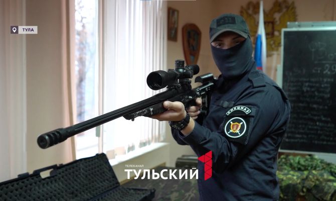 Спецназ ФСИН объяснил, почему всегда носит с собой 4-метровую трубу