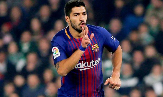 Суарес забивает первый гол: 0:1