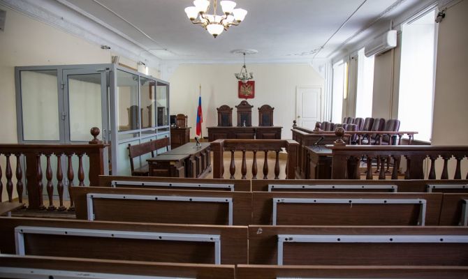 Тулячку оштрафовали на 45 тысяч рублей за срыв наклейки с буквой «Z»