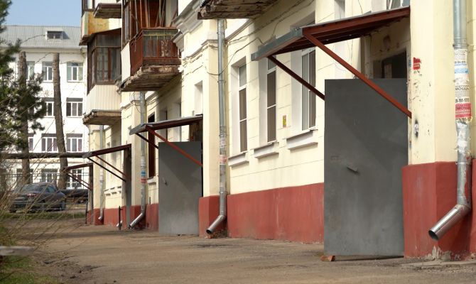 Тулячка через суд заставила УК заплатить 200 тысяч за разбитую глыбой льда машину