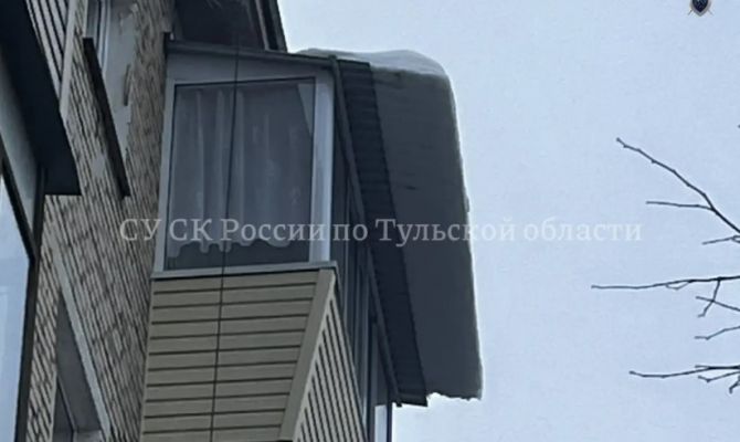 Кусок льда упал с крыши на подростка в Туле: следователи ищут свидетелей