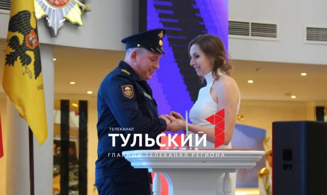 В тульском музее оружия участники СВО расписались со своими возлюбленными