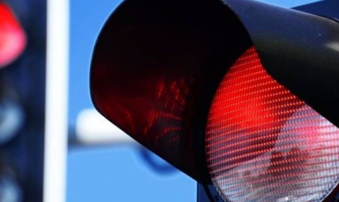 Повторный проезд на красный свет: как и где оплатить штраф 